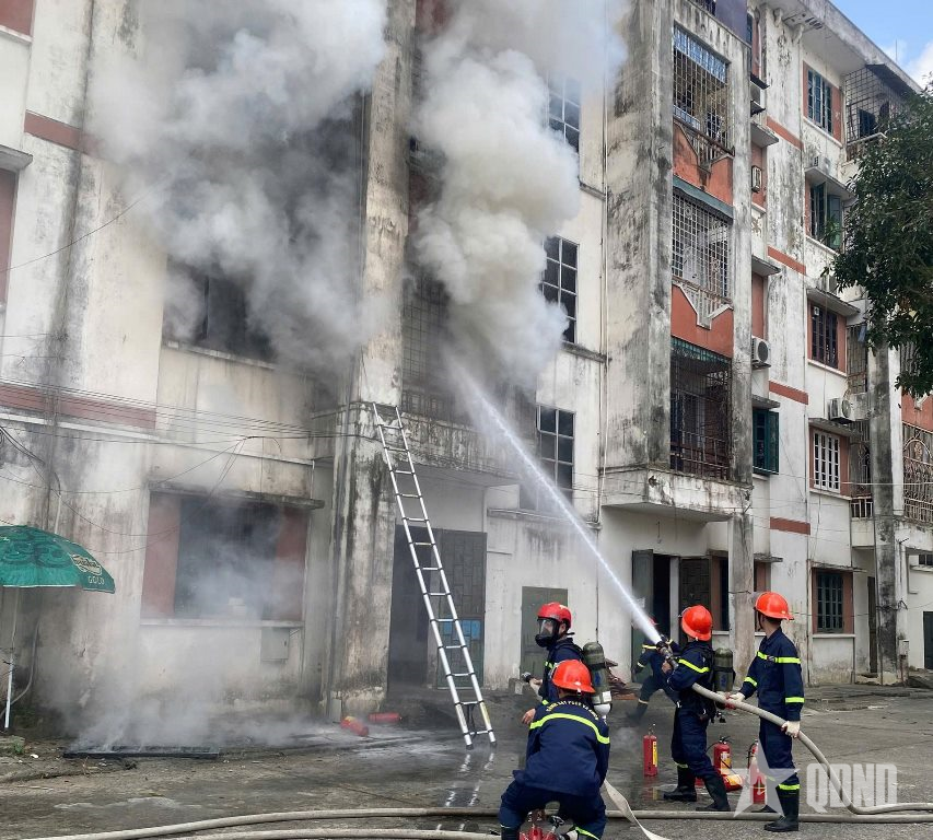 Nghệ An: Kịp thời dập tắt đám cháy tại chung cư